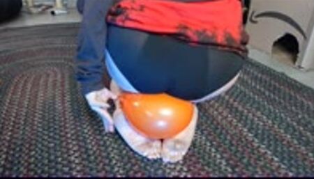 Balloon under Ass WMV 1080