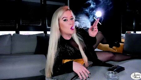 Jordan is smoking two Eve 120s [1080p, mp4]