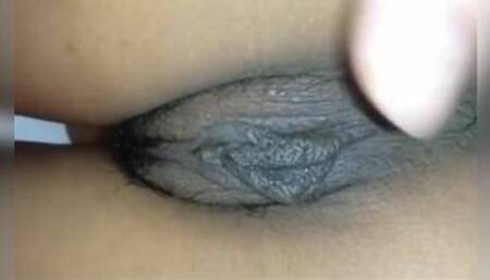 JAMAICAN GAL RUBBING FOR PUSSY