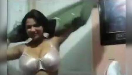 Amateur-Video, kurvige Frau aus Indien und Freund