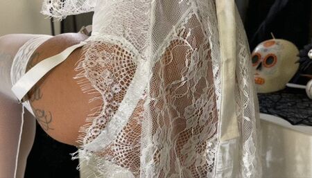 White Lingerie Virginia Slim 120 smoke and strip