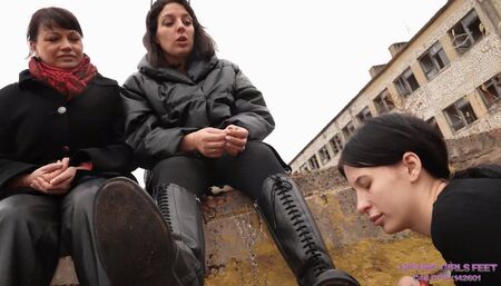 JANE and SABINA - Clean our dirty boots this autumn evening! (4K)