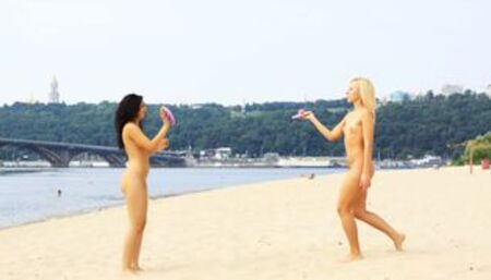 Sensual nude beach girl gets