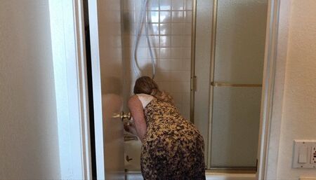 Peeping stepbro gets a blowjob