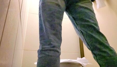 Public Pub Toilet Farts (mkv)