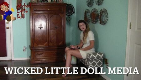 Constance Pees in a Bowl