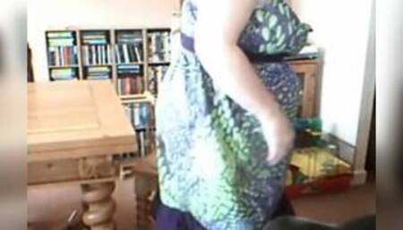 Betty Teases And Cums At The Table