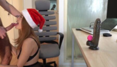 Santa arrived earlier cause afraid of a Lockdown and fucked me 圣诞节快乐