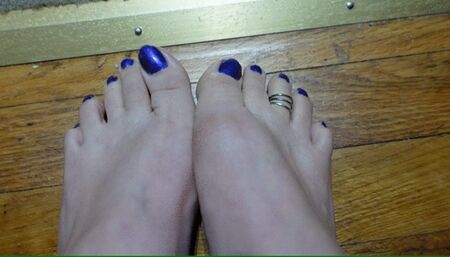 Toe Wiggling with Toe Ring and Purple Toenails WMV 1080 Silent clip