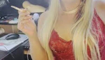 SexXxy MILF by the computer in lingerie smoking Newport 100 & playing with pussy and toys ????????????