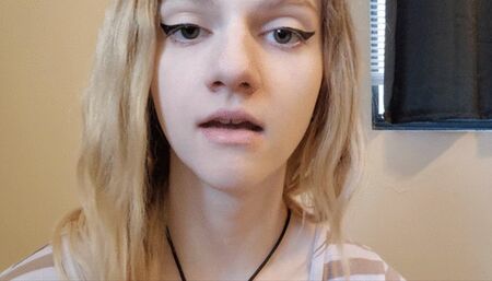 Trying On Lipstick (Kinkmas Day 01: Mouth Fetish)