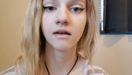 Putting On Lipstick (Kinkmas Day 01: Mouth Fetish)