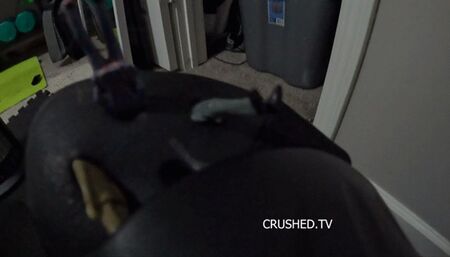 Tiny humans stuck in giantess croc while she works out