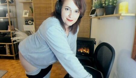 Beautiful italian milf fart in pajamas avi