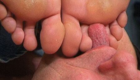 Vanessa's toe-licker, MP4-SD
