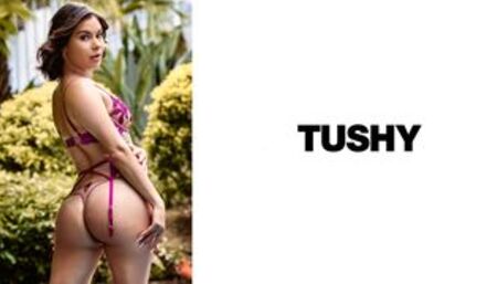 Nicole Aria fixing up a hardcore anal interracial session