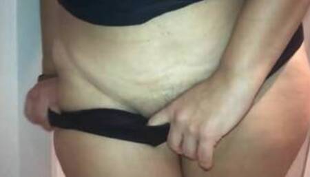 Turkish mature Hande - wiping her wet pussy