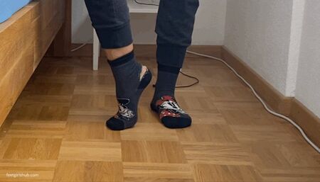 RIPPING SWEATY SOCKS OFF - MOV Mobile Version