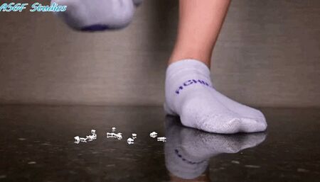 Bri crushes crowd under her socks! - MP4