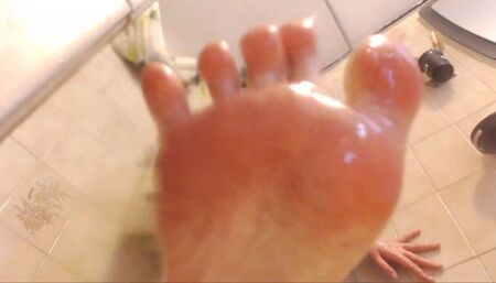 Big Italian giantess in the shower