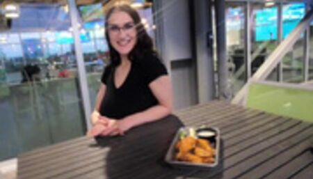 FUCKING WAITRESS AT TOP GOLF 4K twitter thegorillagrip