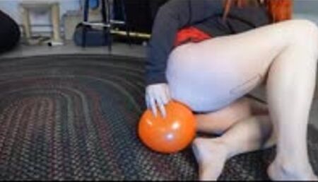 Balloon under Ass MP4 640