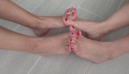 sexy Interlocking toes with girlfriend 2FFc