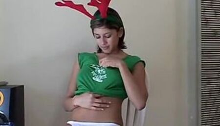 Trixie shows off her hole in solo scene