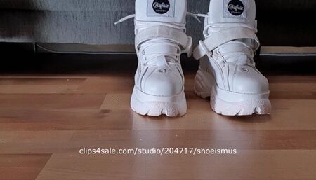 Squeak and rub with buffalo boots (Custom Video)