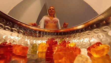 Jenni and her special gummy bear 4K Version VR 360