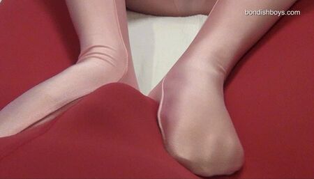 ZENTAI PANTYHOSE FOOTJOB THERAPY