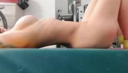 Fit milf doing nude work out on the mat