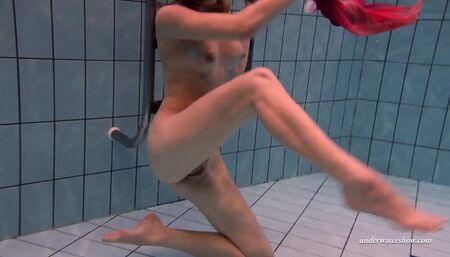 Hd porn with exquisite chippie from Underwater Show