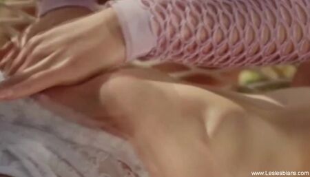 Amazing chippy - milfs sex - Les Lesbians