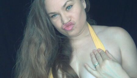 Lip Smelling Moaning In Yellow (MP4) ~ MissDias Playground