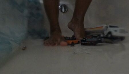 Tiny shower time with giantess MX continued