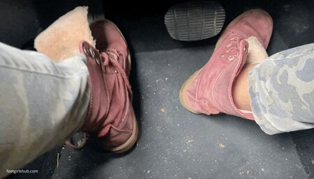 KIRA LOST HER BOOT DRIVING IN ONE SHOE - MOV HD