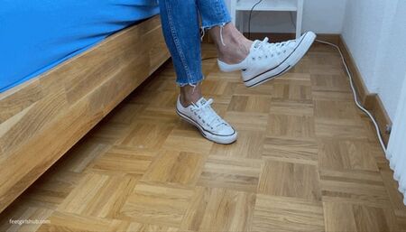 SHOEPLAY CONVERSE SNEAKERS FOOT TEASE - MOV Mobile Version