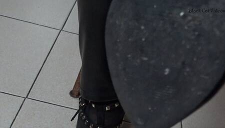 Licking Ambra's  flats