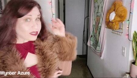 Step-Auntie Wynter Covers You In Kisses Under The Mistletoe (# 1873 HD 1080rez)