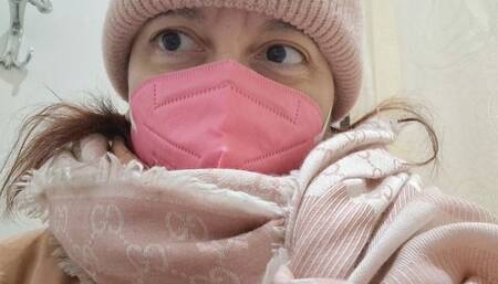 Shy stinky farts in the clothing store avi