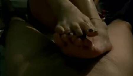 HK Mistress Niti footjob edging