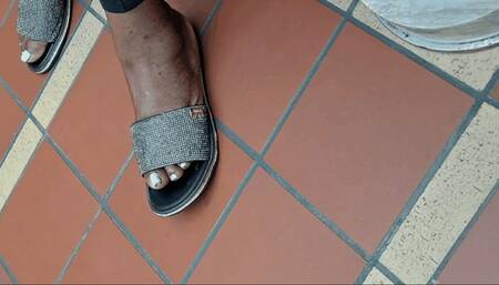Working Lady Ebony With BBW Feet With Pink Toes
