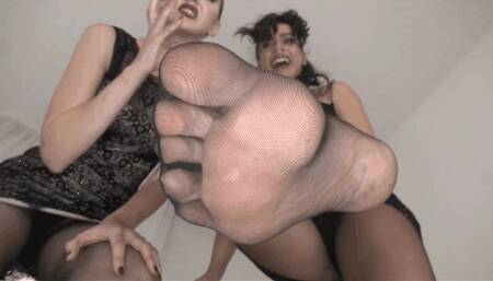 Nessun merito per lo scienziato rimpicciolito - No glory for the shrinked scientist #2 ( PANTYHOSE DOM )