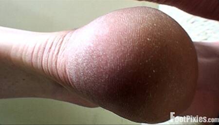 Emi "Delicious Heels" 1920x1080