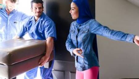 Movers discover Arab teen is a freak