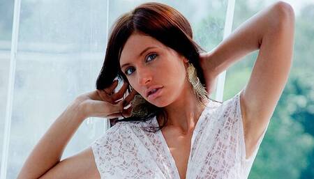 Perfect Teen Tessa Shocks and Amazes in Underwear