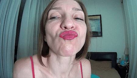 Jusy lips smelling (F)