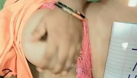 देशी बिहारी पूजा भाभी ने अपनी बड़ी बड़ी चूचियां दिखाई - हिंदी ऑडियो