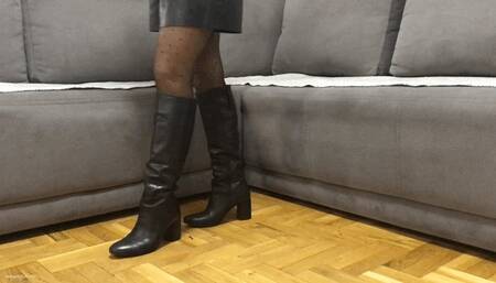 TAPPING IN BOOTS AND SEXY SMALL FEET - MOV Mobile Version